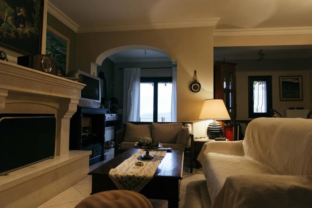 Apartment In Anakasia Overlooking Volos Exterior foto